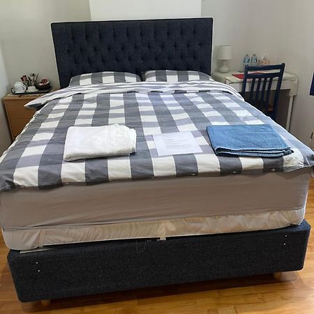 Large Double Bedroom With Free On Site Parking Kingston upon Thames  Bagian luar foto