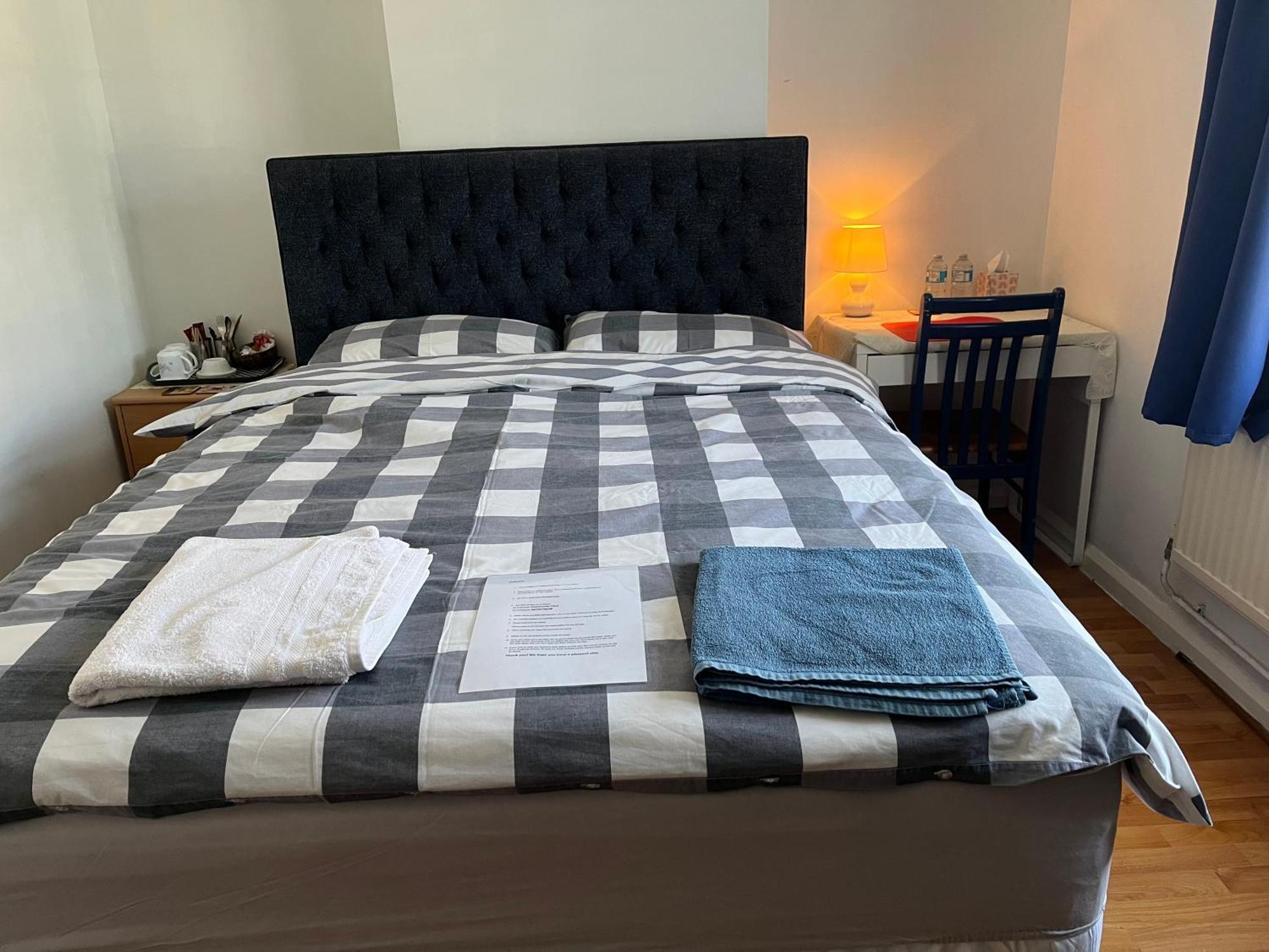Large Double Bedroom With Free On Site Parking Kingston upon Thames  Bagian luar foto