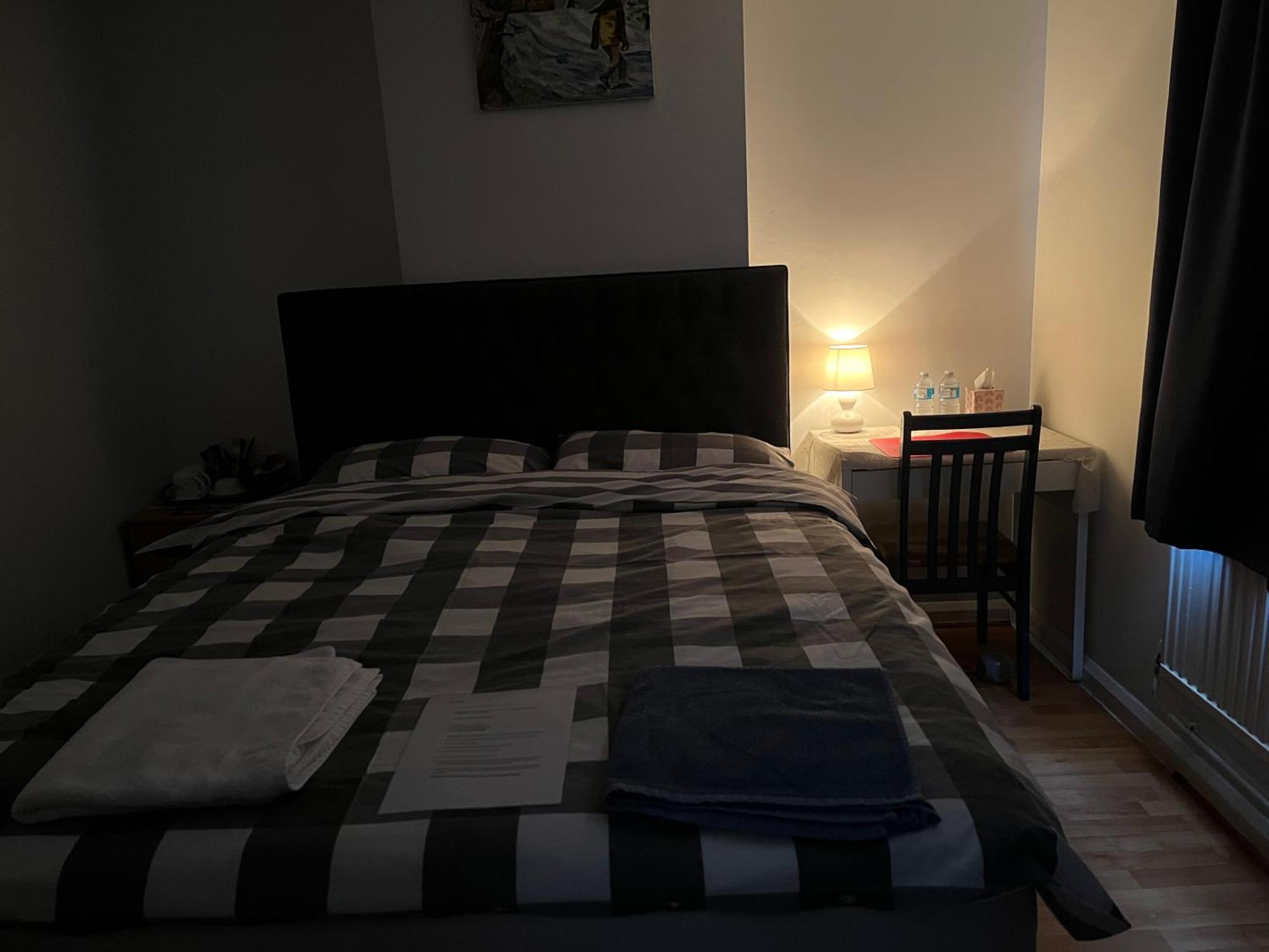 Large Double Bedroom With Free On Site Parking Kingston upon Thames  Bagian luar foto